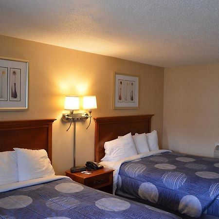 Hyannis Host Inn Exterior photo