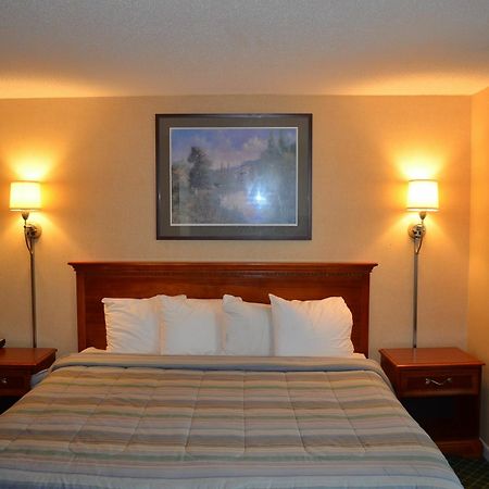Hyannis Host Inn Exterior photo