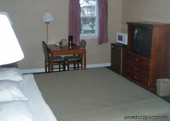 Hyannis Host Inn Room photo