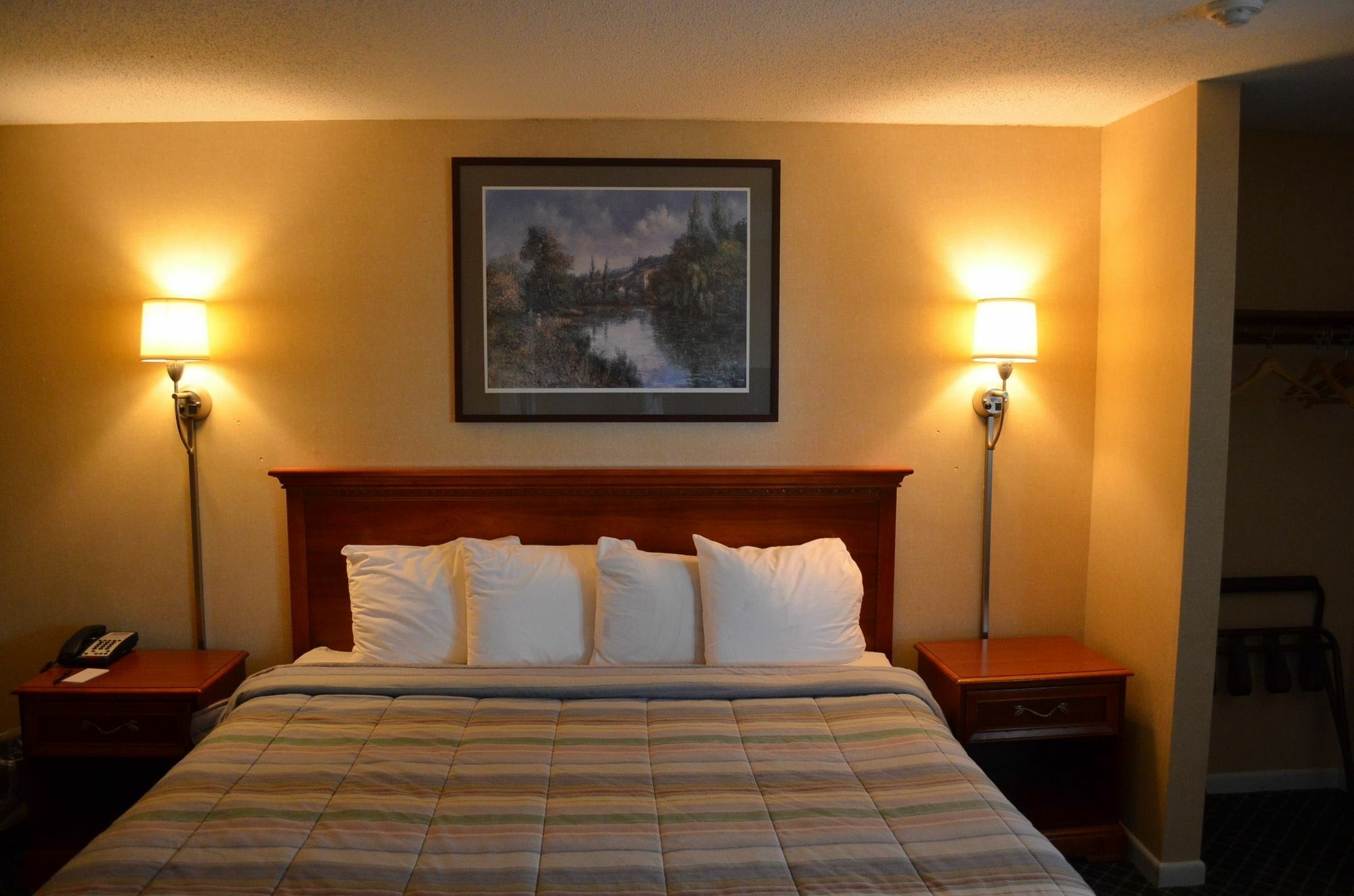 Hyannis Host Inn Exterior photo
