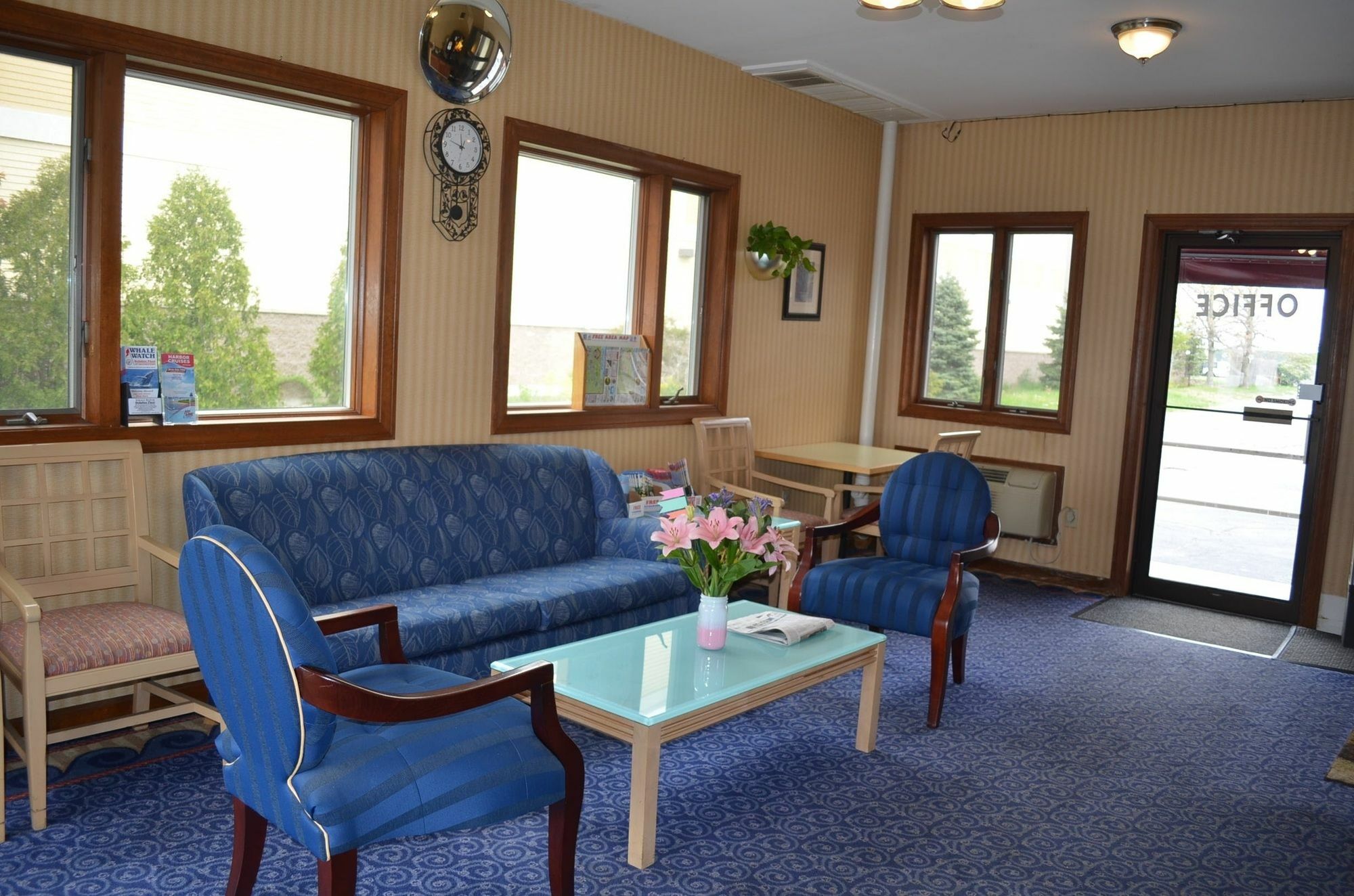 Hyannis Host Inn Exterior photo