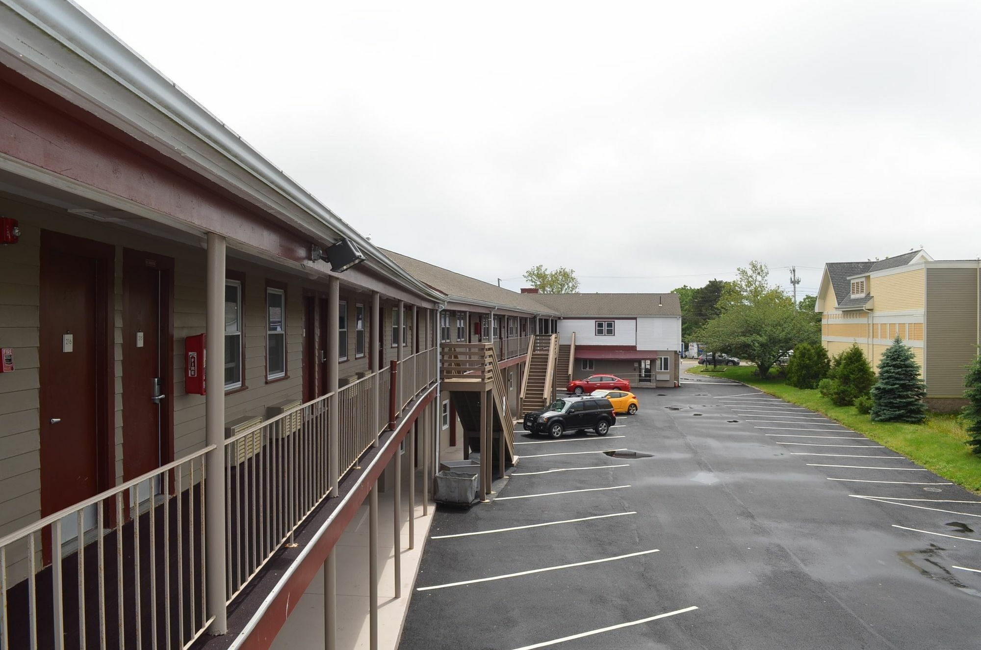 Hyannis Host Inn Exterior photo